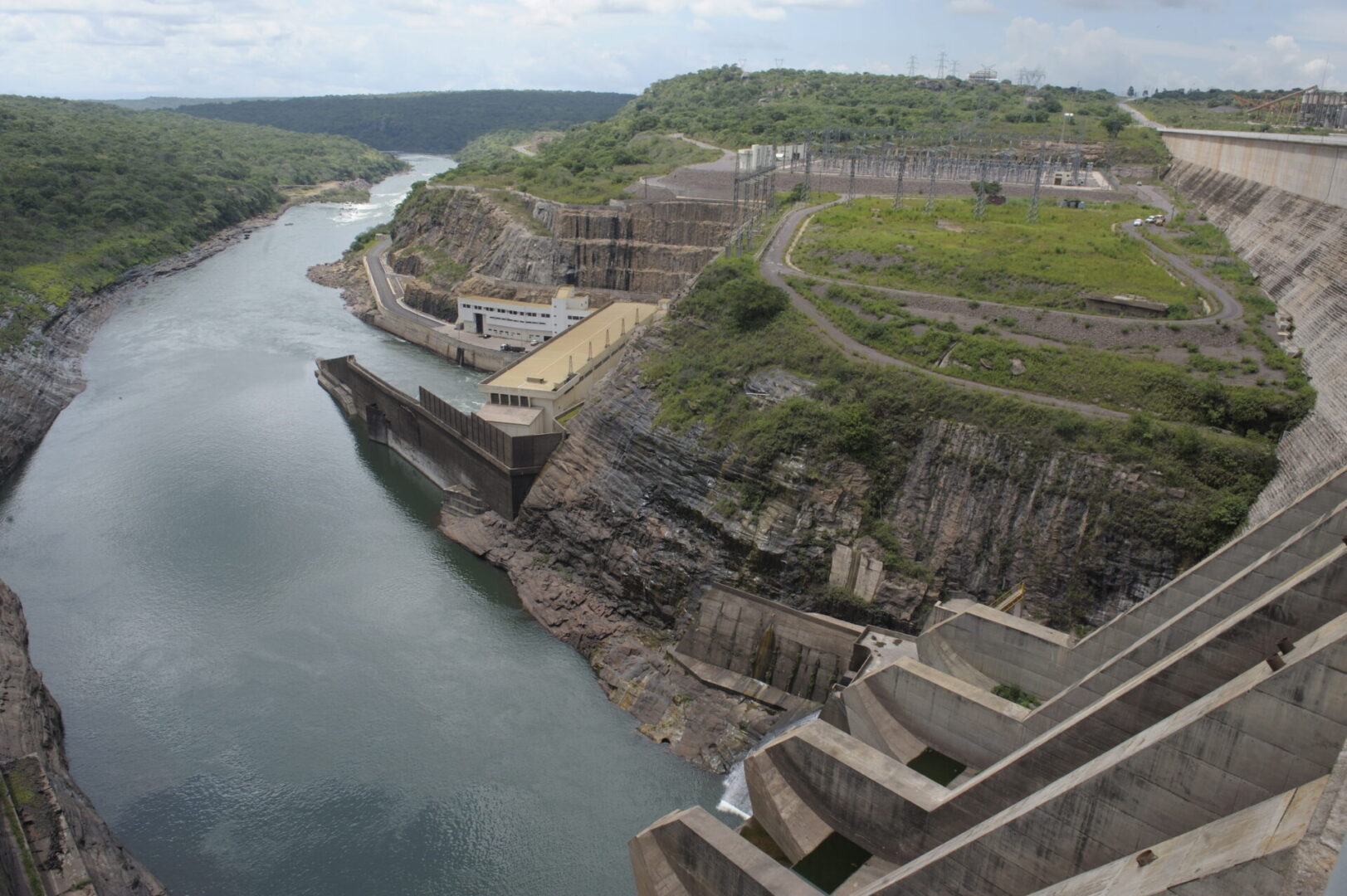 Visita do ministro da energia e águas as barragens hidroelectricas.